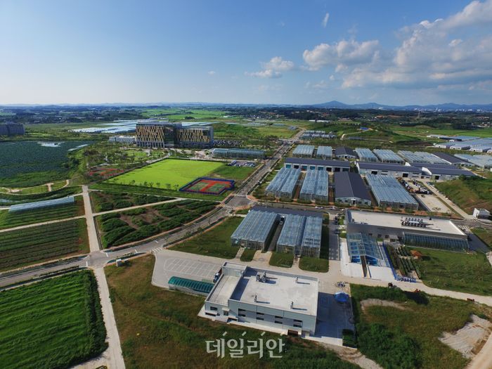 농업의 꽃과 열매, 국민 행복 만드는 ‘국립원예특작과학원’ [D:로그인]