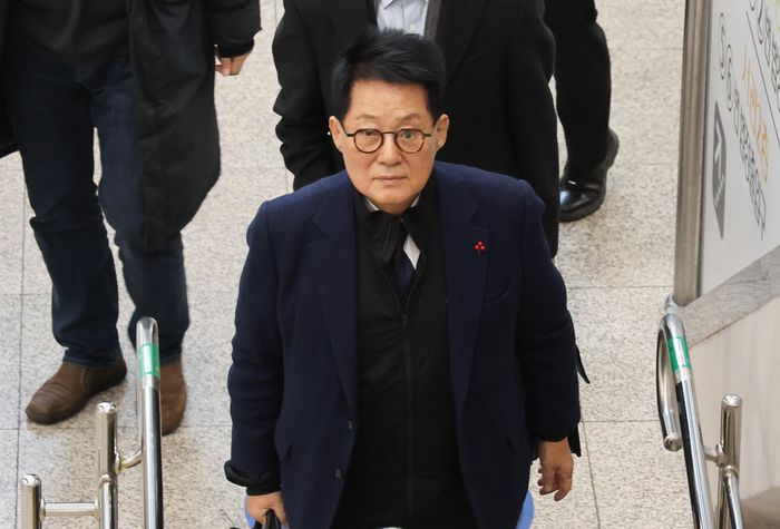 조국혁신당 명예당원 발언에 이재명 노하자…박지원, 엄중경고 받았다