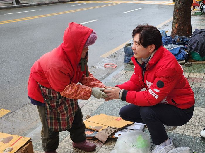 [동행취재] 등장하자 덩실덩실…압승 노리는 박성훈과 북을 한바퀴