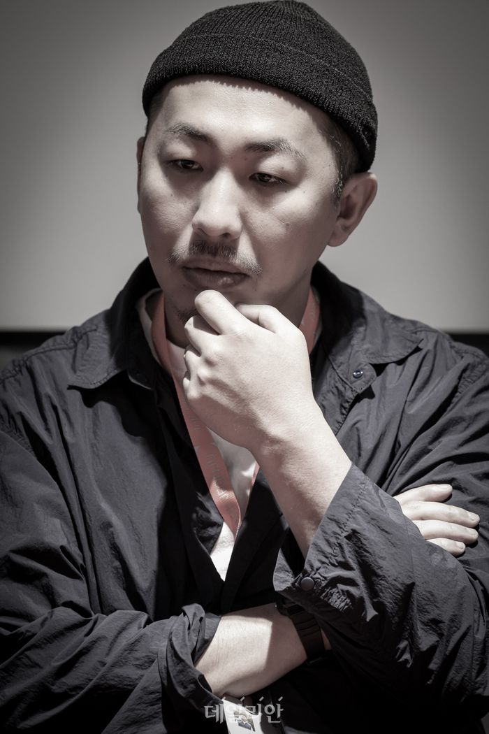 미야케 쇼 감독 답변을 생각하는 중