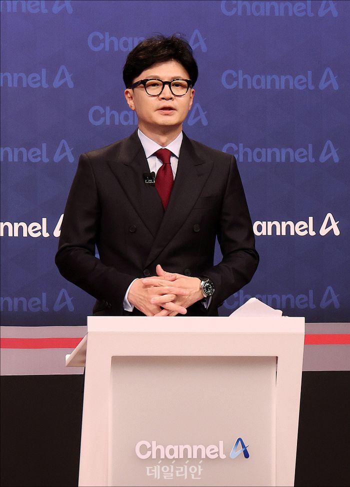 방송토론 준비중인 한동훈 국민의힘 당대표 후보