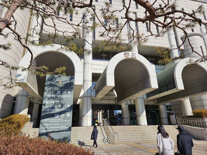 [현장] 고려아연 SMC 주식회사 문패 논란…판사도 물었다