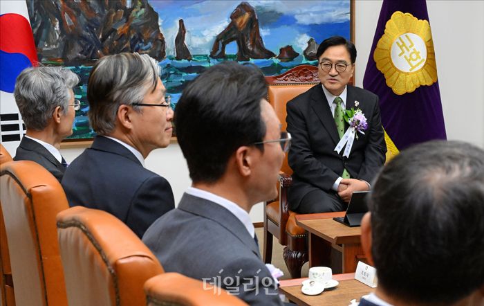 우원식 국회의장, 제77주년 제헌절 경축식 전 4부요인 사전환담