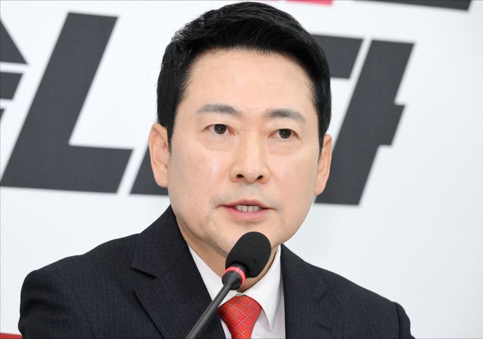 '李대통령 회동 불참' 장동혁에…"들러리 안돼" vs "가서 세게 말했어야"