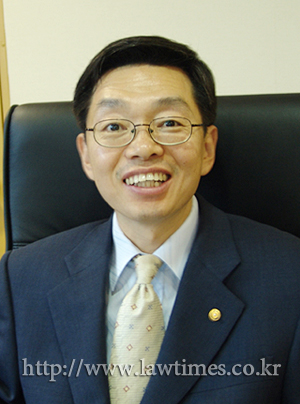 [인터뷰] 공증인가·법무법인 세창 김현 대표변호사