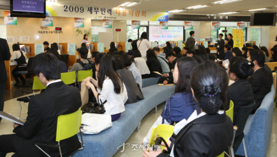 북새통 세무법인 직원채용 현장…구직난 실감나네