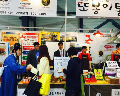 소자본창업전문 옛날치킨 프랜차이즈 ‘또봉이통닭’ 트렌드 제시