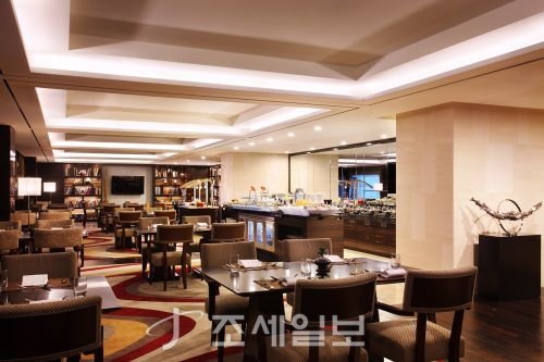  부산롯데호텔 늦캉스족 위한 레이트 썸머 패키지 판매