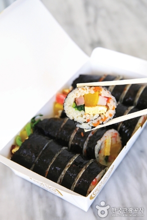 강화도 핫플레이스…조양방직, 강화성당, 맛집