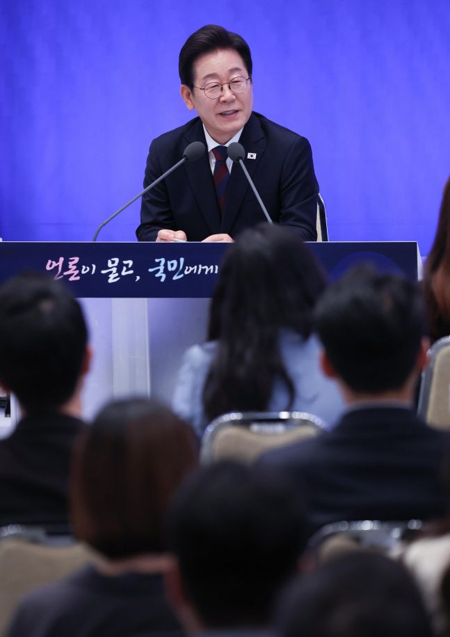 이 대통령, ‘검찰 인사’ 지적에 “할 수 있다면 최대한 고쳐 써야”