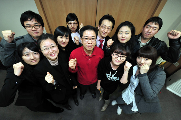 중부일보 오색찬란 쌈닭들을 소개합니다.