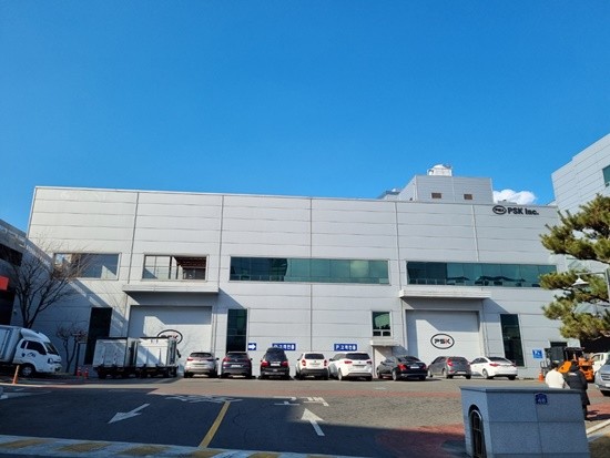 [소부장 유망기업탐방] 반도체 스트립 1위 피에스케이, 美 램리서치와 재대결