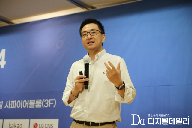 [AI WAVE 2024] AI가 회의요약·계약서 작성…더존비즈온 ‘위하고’가 바꾸는 업무환경