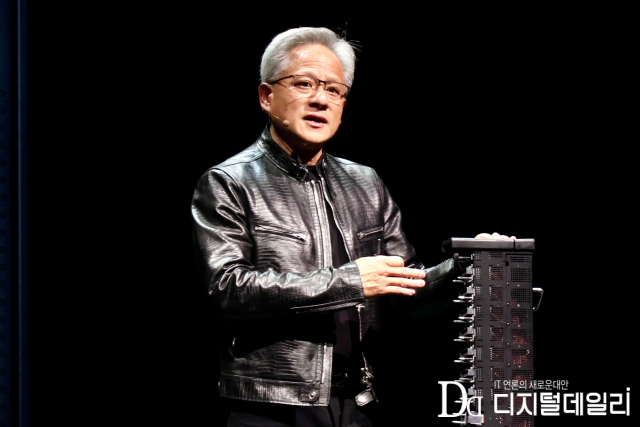 젠슨 황 엔비디아 “AI가 전세계 100조달러 규모 시장 혁신…가속 컴퓨팅 여정 지속”