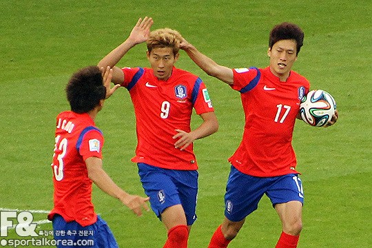 [한국-알제리] ‘손흥민 만회골’ 한국, 알제리 1-3으로 추격 중