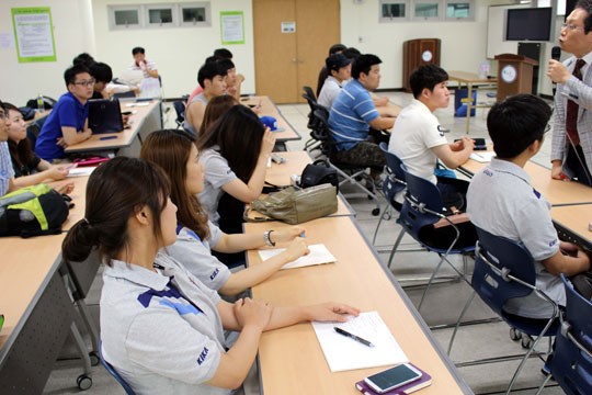 안산의 에이전트 초청, 축구현황과 선수 이적 강의