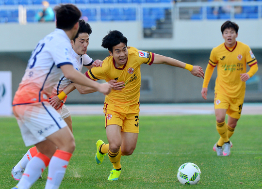 광주FC, 제주원정서 4위 도약 노린다