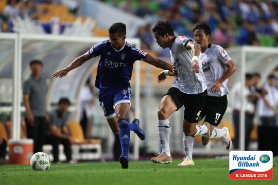 [클래식 20R] ‘김현 67m 대박골’ 성남, 수원에 2-1 승... 4일 만에 복수극