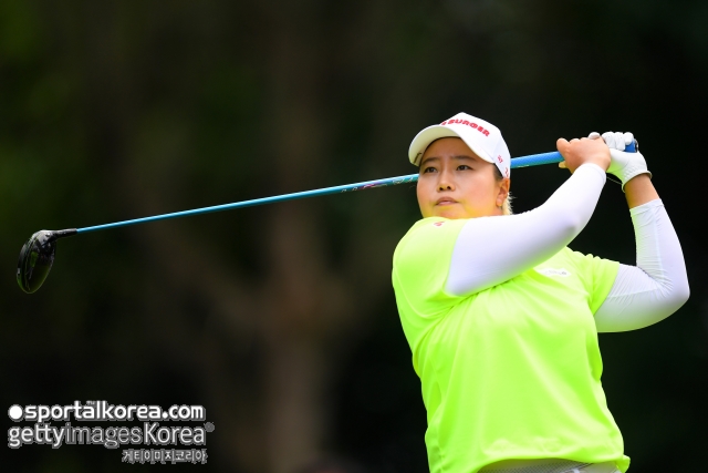 안선주, JLPGA 시즌 첫 승 눈앞… 신지애는 공동 6위