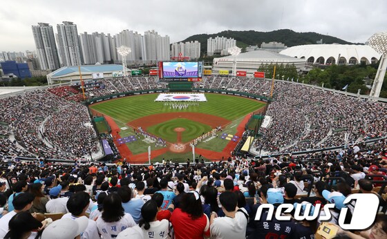 ‘매점 확대, 복도 환경 개선, 안전점검 등’ 롯데, 후반기 팬들 위한 사직야구장 환경 조성