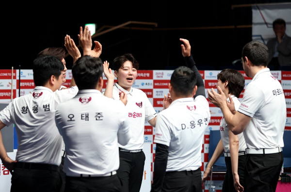 크라운해태-우리금융캐피탈,  선두권 하나카드-휴온스 나란히 제압...SK렌터카 우승 PBA 팀리그 1R 종료