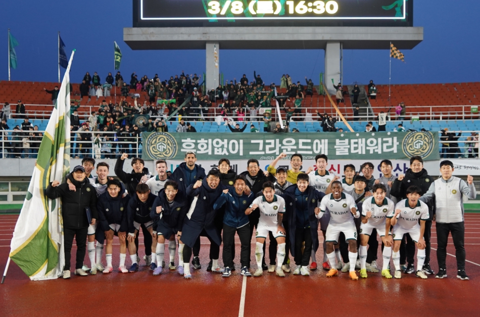 루이스 멀티골 맹활약 김포, 안산 2-0 제압...고정운 감독 두 경기 연속 클린시트, 우리 선수들 고생 많았어