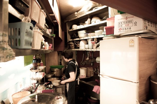 마포 일대에 살고 있는 세 사람의 이야기 <샘터분식>