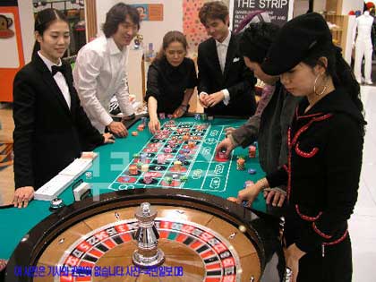 바(Bar)에서는 지금 도박중!…음식점 허가후 카지노바로 불법영업