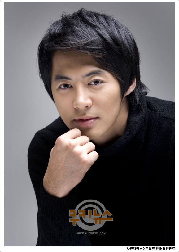 전진 소속사, 前 매니저 사기 혐의로 고소