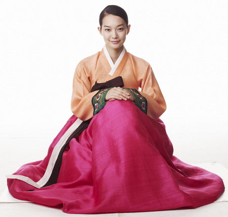 신민아, “저 한복도 잘 어울리죠.”