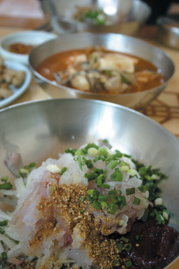 포항 물회, 과메기 독주에 제동