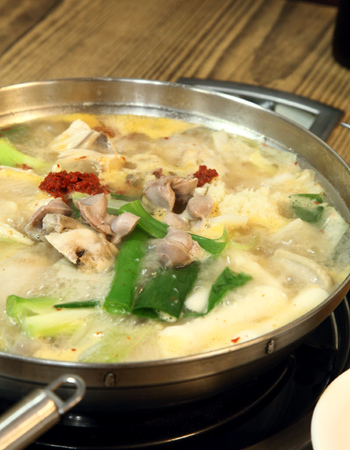 [이영근의 오늘 점심] ‘배 터지는’ 닭한마리