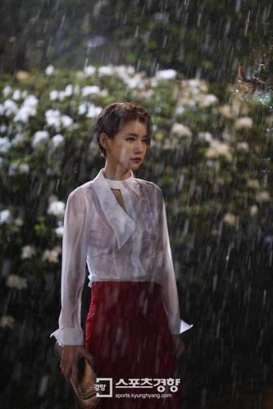 ‘설계’ 오인혜, 흰 블라우스 차림으로 비에 흠뻑 젖은 채…무슨 일이?