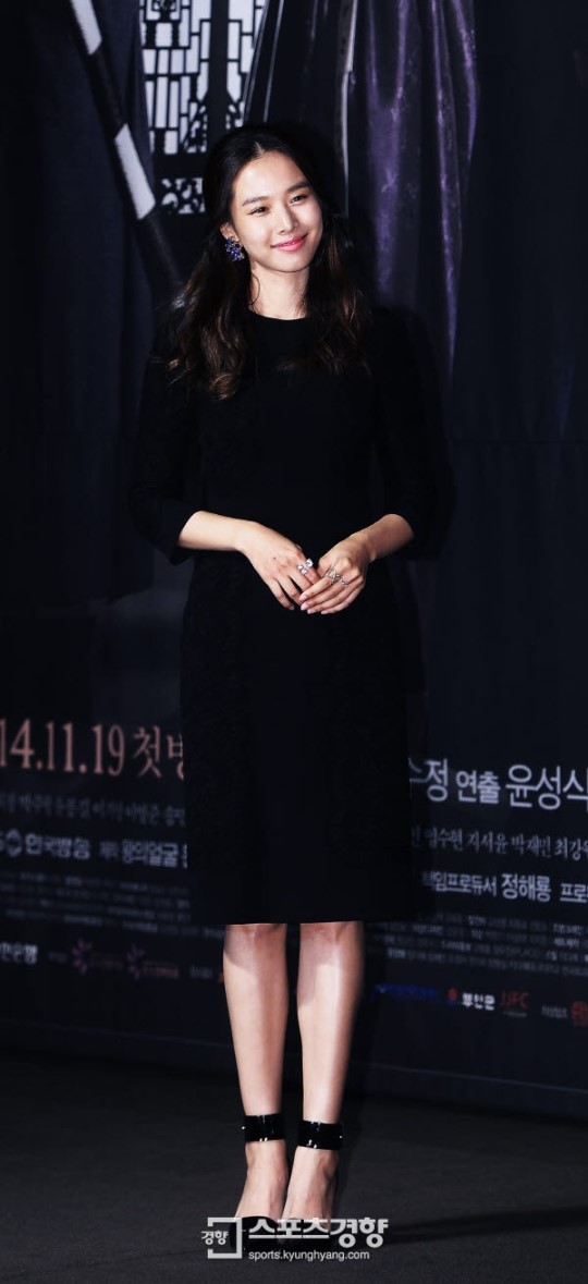 [SK포토]‘왕의 얼굴’ 포즈 취하는 조윤희
