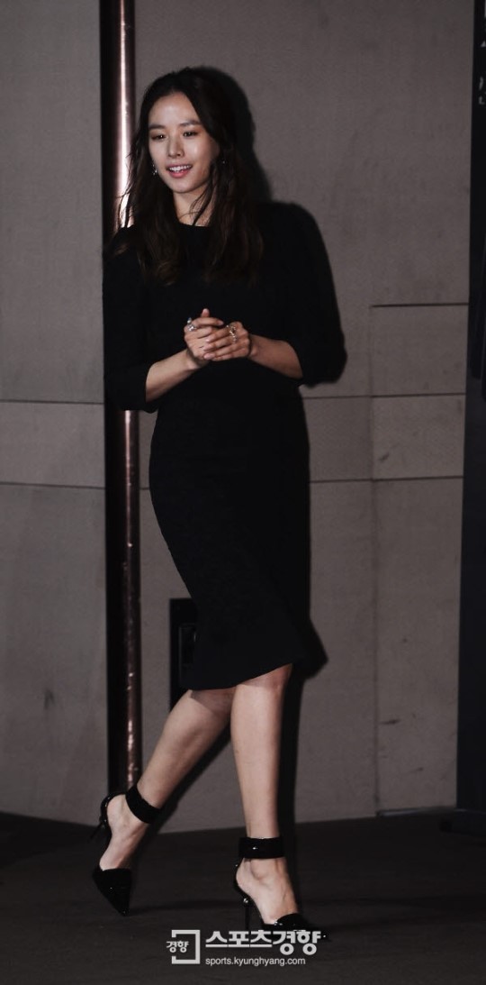 [SK포토]‘왕의 얼굴’ 화사한 미모 드러내는 조윤희