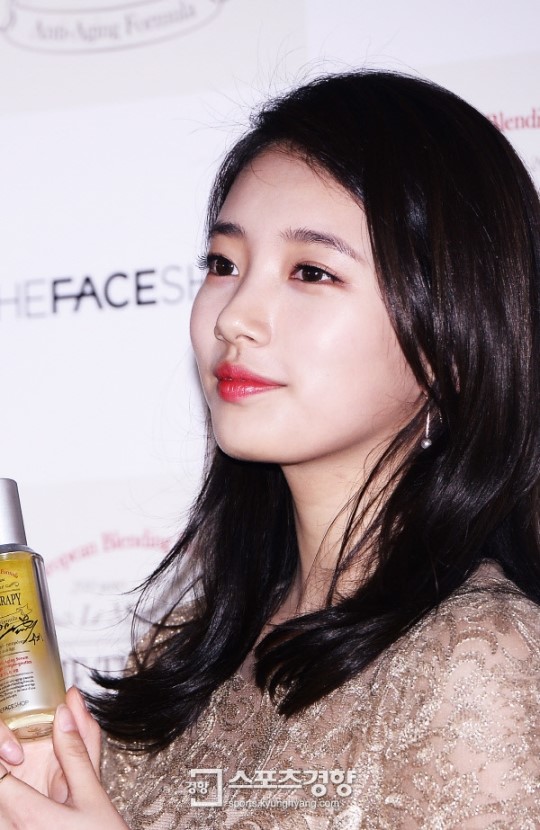 [SK포토]미쓰에이 수지, ‘얼굴이 비칠 것 같은 물광 피부’