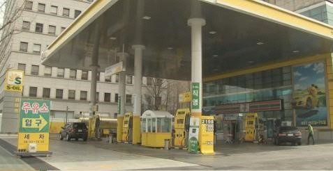 ‘두바이 기름값’ 또 하락…ℓ당 1400원대 주유소 등장 “1300원대 기다릴 것”