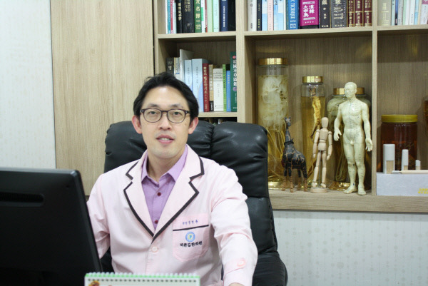 [깨소금] ‘정병훈의 신(新)동의보감’ 발바닥이 아픈 족저근막염, 원인은 몸통에 있다