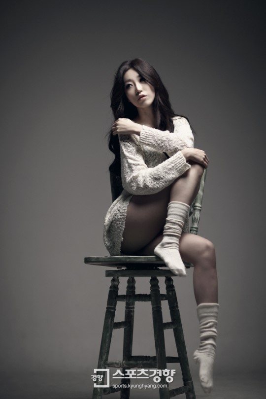 모델 오하루 농염한 란제리 패션 화보 ‘개미허리에 S라인’