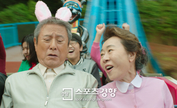 [리뷰] 영화 ‘장수상회’, 힘은 빼고 따뜻함은 더한 강제규표 로맨스 대서사