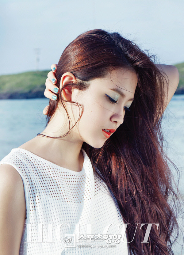레드벨벳 조이-아이린-예리, 제주 바다를 배경으로 한 뷰티 화보 공개
