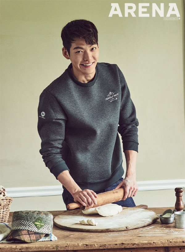 김우빈, 카리스마 돋보이는 화보 공개…요리 하는 남자로 변신