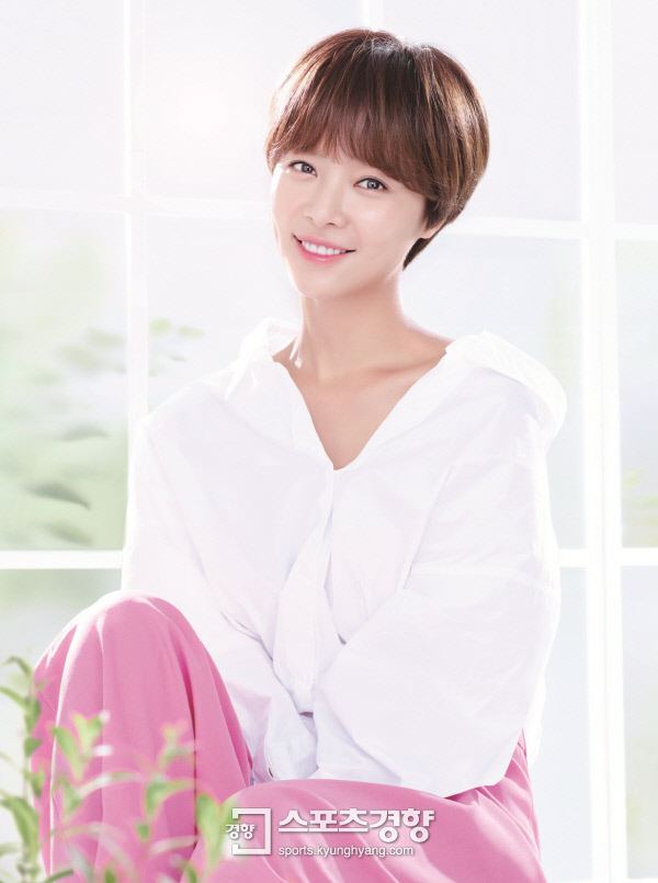 황정음, 자연주의 화장품 광고 모델 발탁 ‘바빠도 생기있는 그녀’