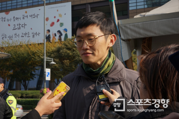 [인터뷰] 브로콜리 너마저 덕원, 시국선언 동참 “박근혜 대통령은 물러나라”