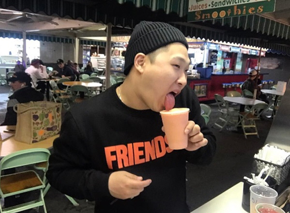 스윙스 가사 논란, 과거에도 자극적 발언 수차례 “돼지 잡아 그냥 찔러”