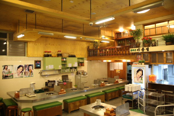 요즘 맛집 트렌드는?…맛+감성 인테리어 ‘교대 이층집’ 눈길