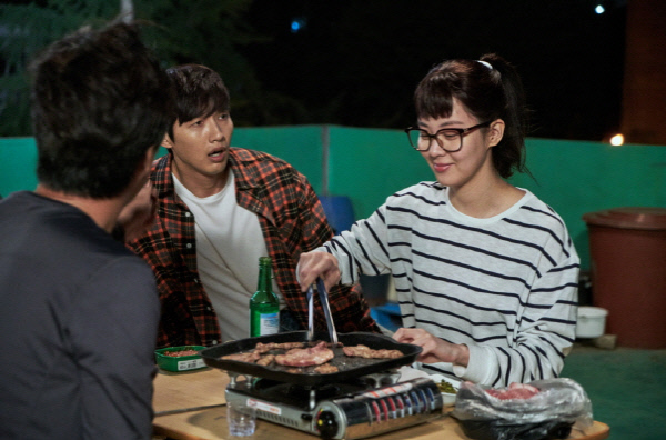 ‘도둑놈, 도둑님’ 지현우, 서주현 티격태격 앙숙케미…옥상 삼겹살 파티