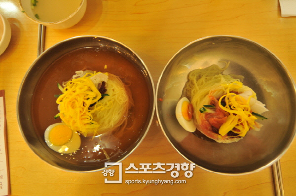 [엄민용 기자의 말을 알면 세상이 보인다] 6·25전쟁이 만든 음식 ‘부대찌개’와 ‘밀면’