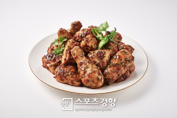 굽네치킨, ‘굽네 갈비천왕’에 매운맛 더한 ‘굽네 핫 갈비천왕’ 출시