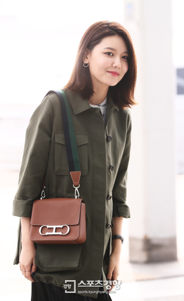 [스경포토] 파리로 출국하는 소녀시대 수영